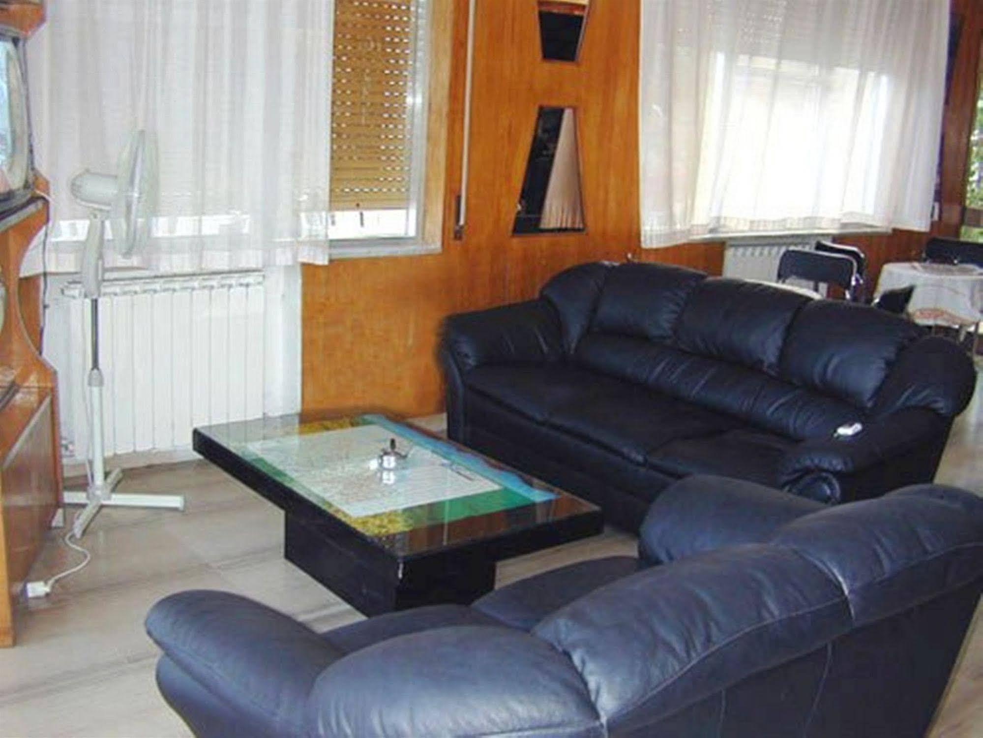 Hotel Holiday Pescara Esterno foto