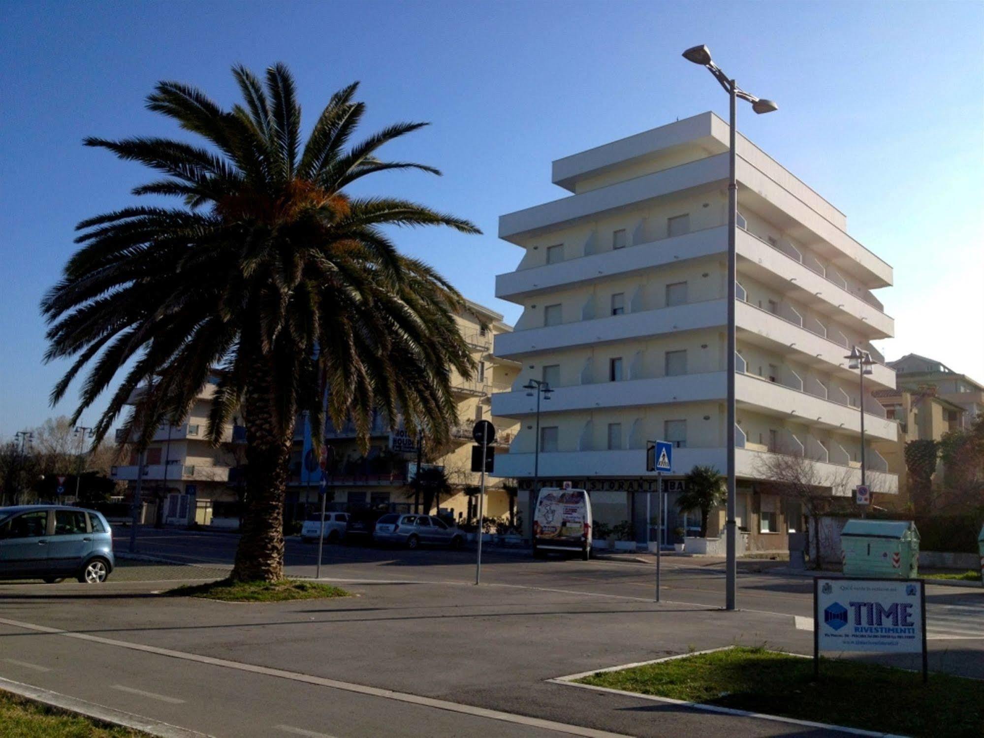 Hotel Holiday Pescara Esterno foto